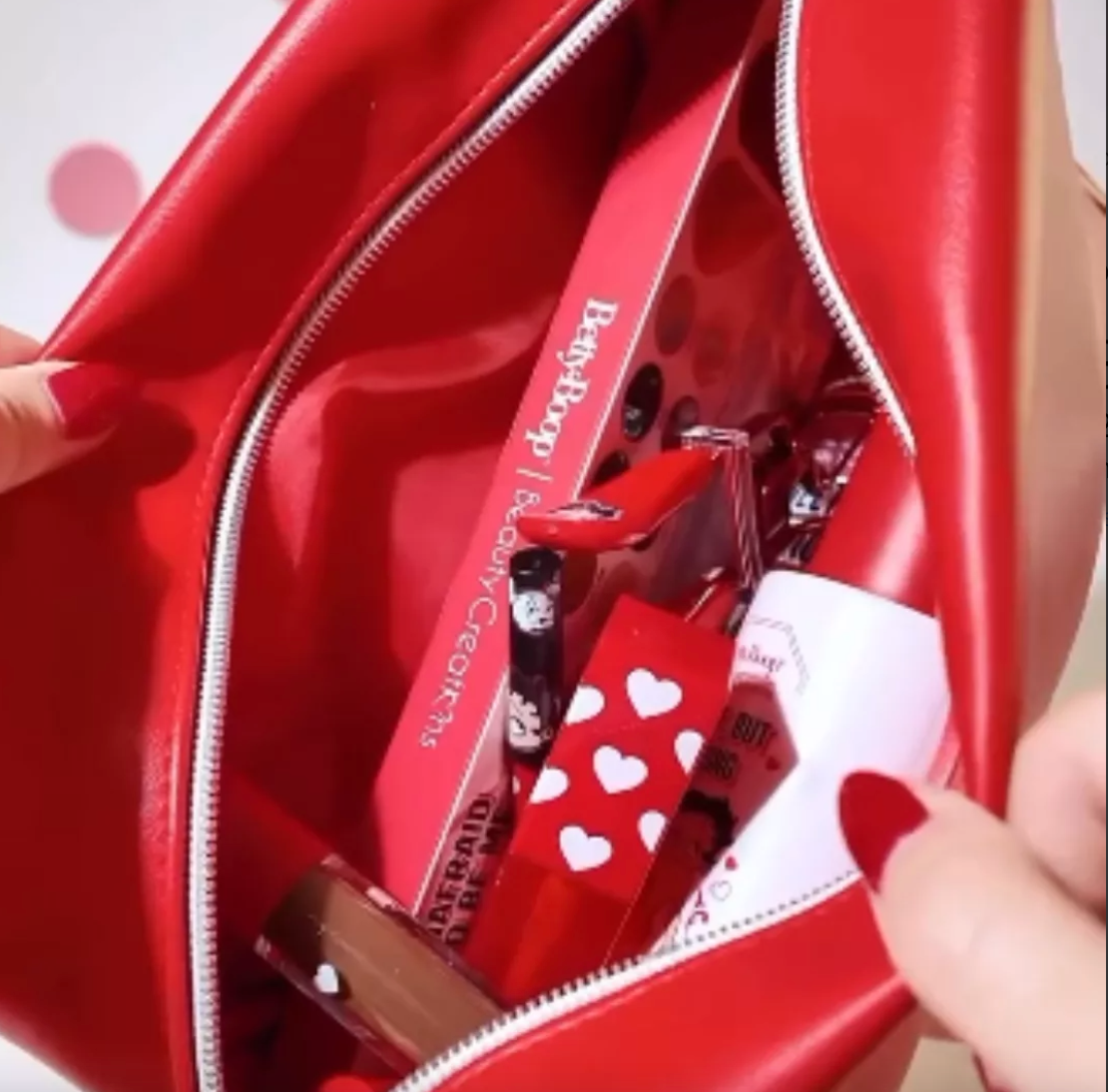 ¡Llegó la Cosmetiquera más coqueta! Betty Boop x Beauty Creations- Edición Limitada