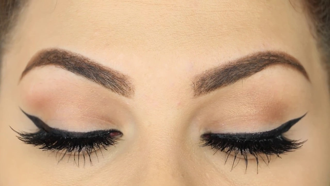 Delineador de Ojos con Alas de Gatito – J. Cat Beauty