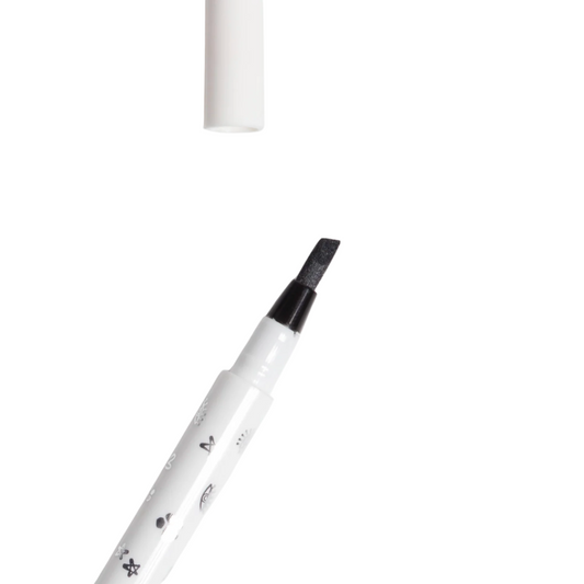 Delineador de Ojos con Alas de Gatito – J. Cat Beauty